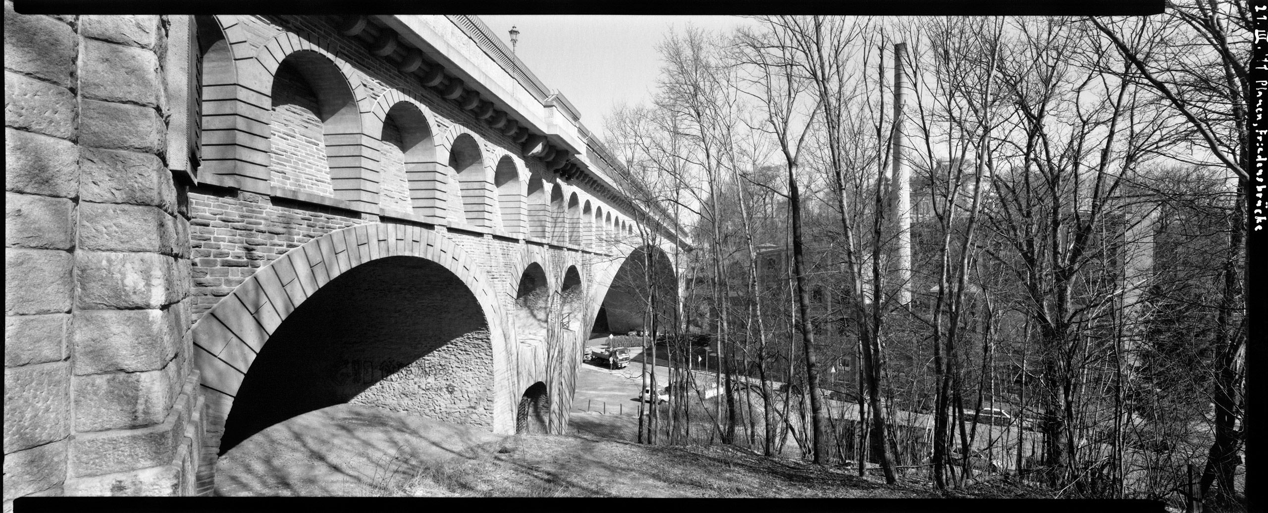 2011-03-21, Plauen, nahe der Dobenaustraße, Friedensbrücke